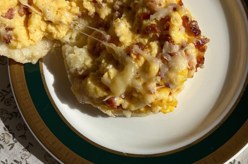 Arepas de bacon, egg & cheese